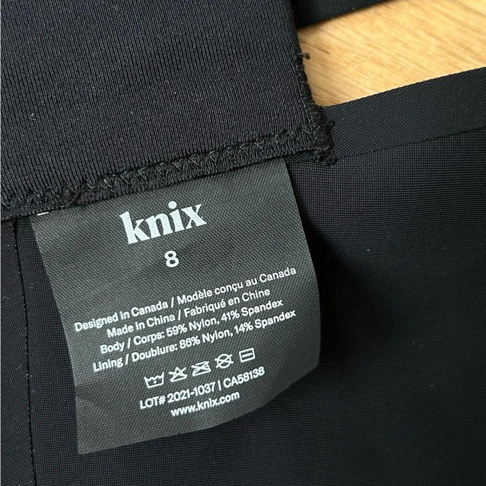 NWT KNIX‎ SIZE 8 Catalyst Front Zip Sports Bra black